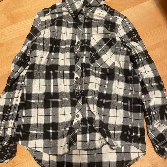 Used black and white women’s flannel. Size small brand me to we - Picture 2 of 14